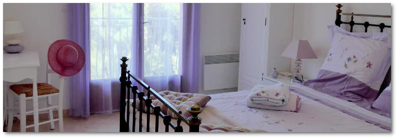 chambre parentale lavande de la villa Terre-Brûlée