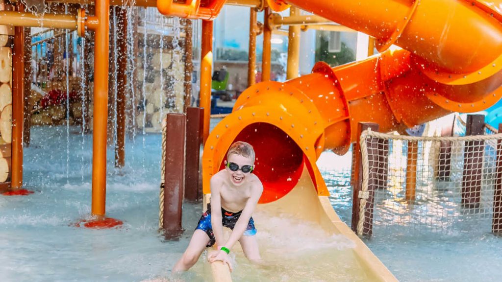 activités jeu enfant toboggan aquatique