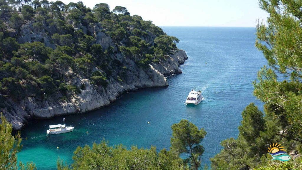 bateaux de croisiere pour visiter les calanques