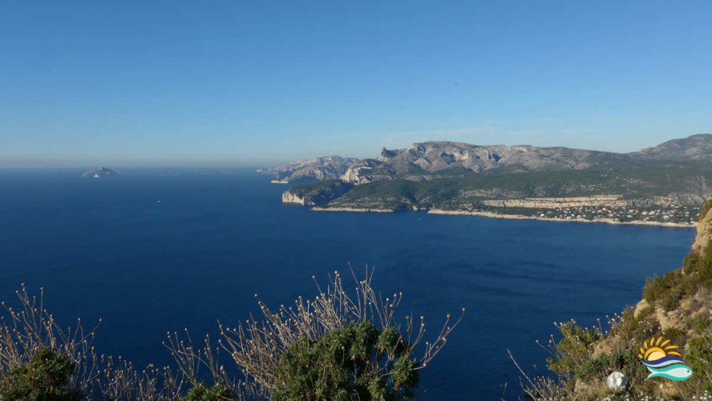 Vue de Cassis depuis le sentier de La Ciotat au Cap Canaille