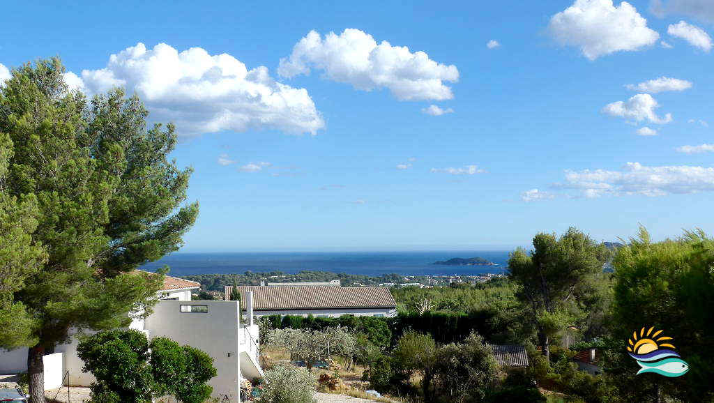 Distant view over the Bay of La Ciotat from Villa Terre-Brûlée