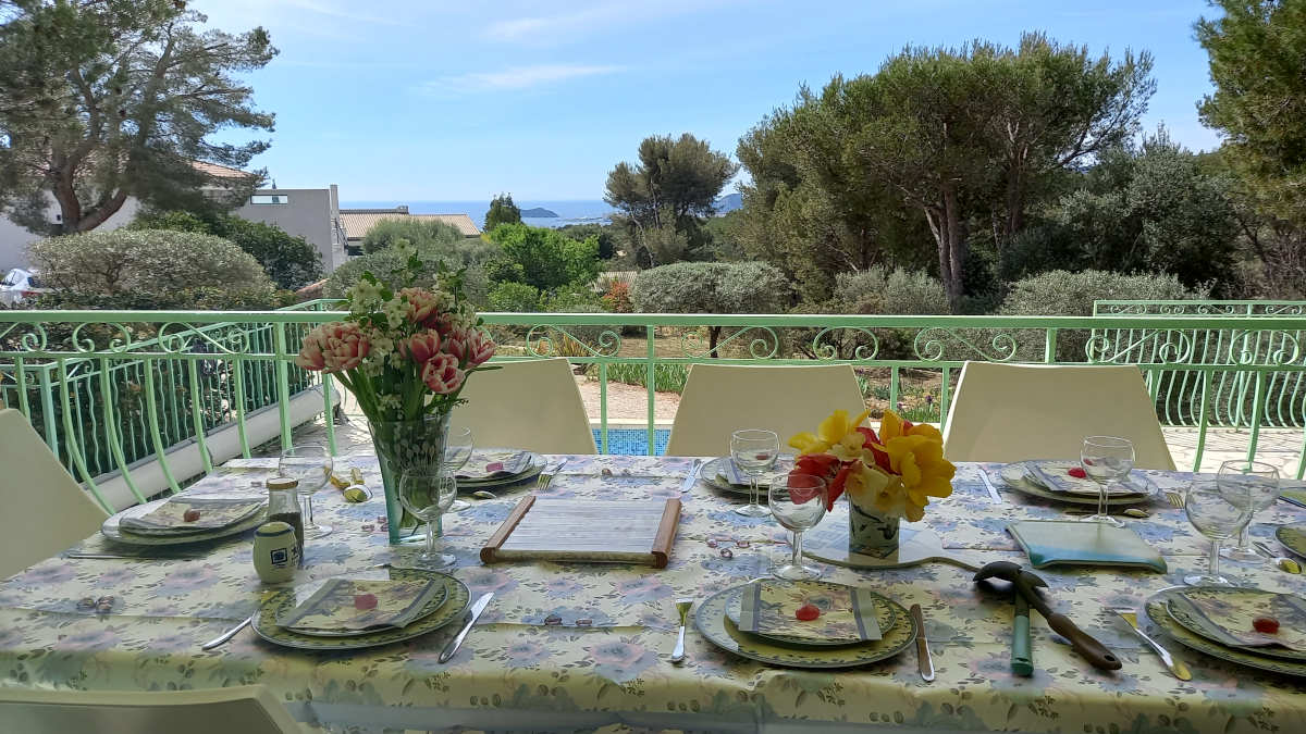 La villa "Terre-Brûlée" propose un service VIP avec de la belle vaisselle