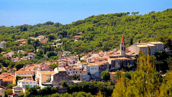 Séjour en Provence : nos conseils pour des vacances réussies Village perché de la Cadière d