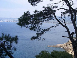 Votre séjour sera riche en activités et en détente... sentier du littoral entre St-Cyr et Bandol