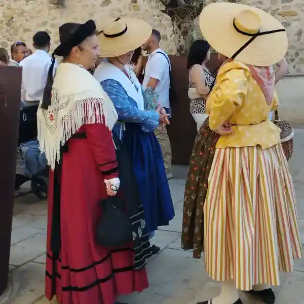 Personnages en habits traditionnels pour la Sainte Blaise protecteur de Ceyreste