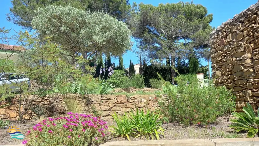 Le Jardin de la villa "Terre-Brûlée" au printemps