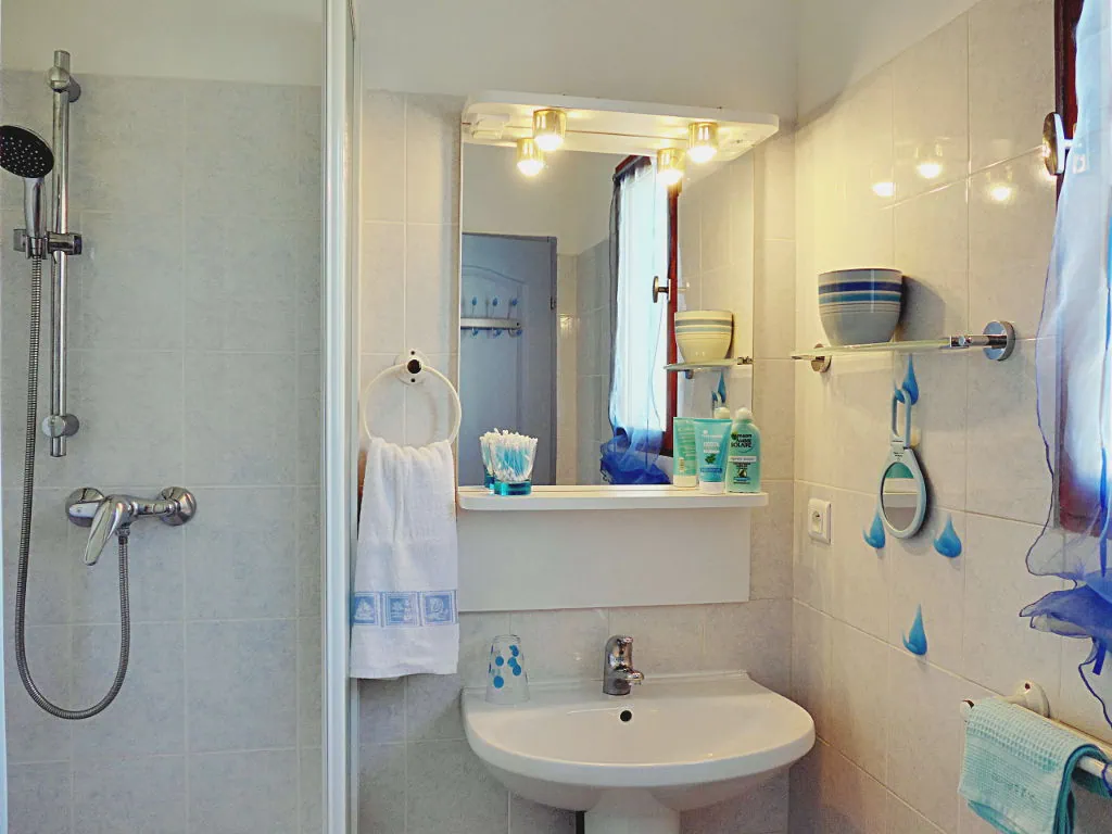 Villa de charme Terre-Brûlée : confort, piscine et calanques Villa Terre Brulee SdB Etage 1 1024x768 2