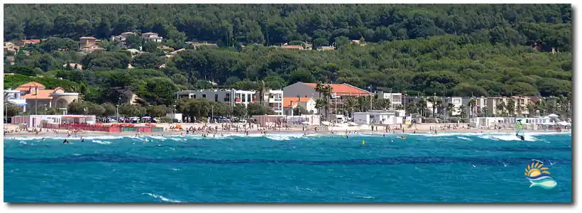 Longue plage de sable fin à Saint-Cyr-Les-Lecques villa de vacances proche plages bouches du rhone